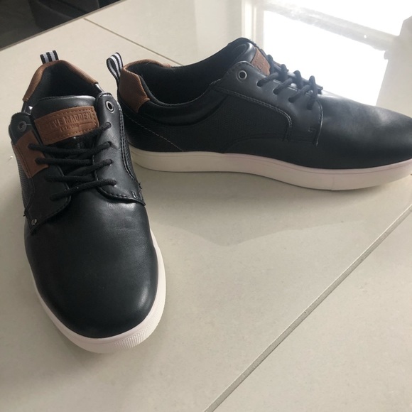 Steve Madden Men’s sneaker - Picture 2 of 4